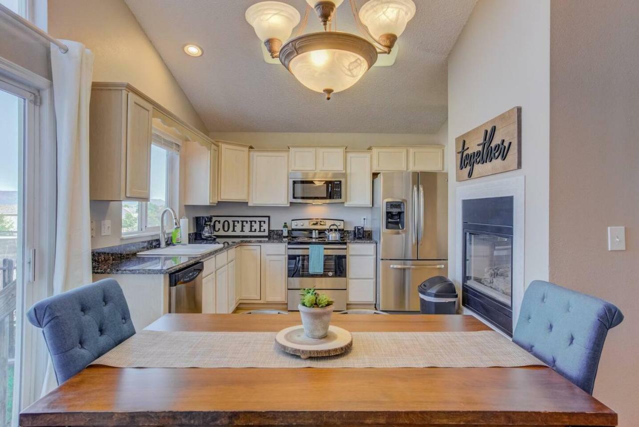 Cozy 4Br House With Peak Views In Colorado Springs Βίλα Εξωτερικό φωτογραφία
